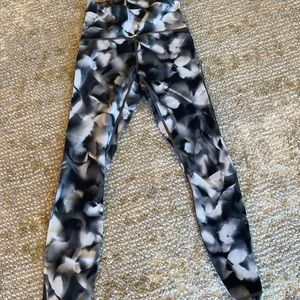Lululemon like new leggings size 4